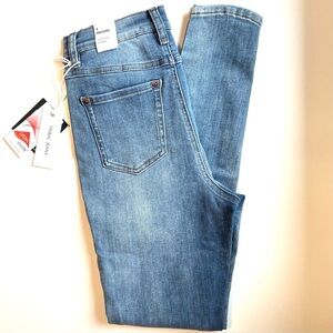 NWT Tribal Brooke Pull On Skinny Jeans - High Rise & Blueglow Wash - Size 4